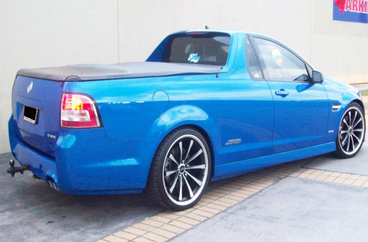 HOLDEN-COMMODORE-VE-SS-UTE-ASPIRE-FULL-POLISH-BLACK